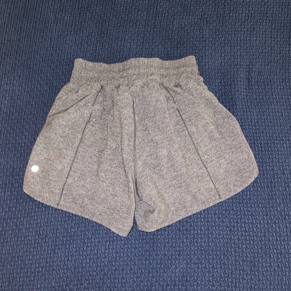 Lululemon Womens Hotty Hot Lined Shorts Size 6 Grey Elastic Waist - Picture 1 of 7